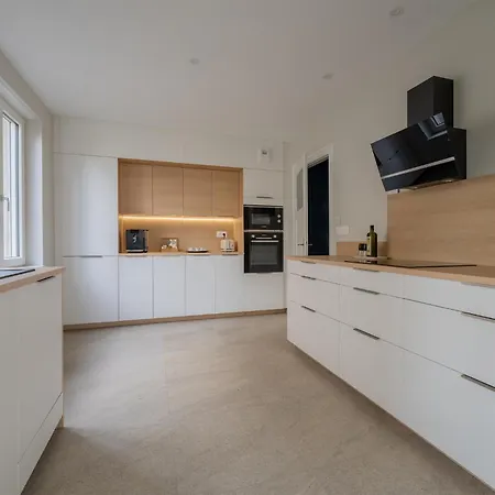 Apartament Le Cocon D'Emma, Appartement Bourgeois Avec Terrasse, Et Parking Gratuit Dans Maison De Maitre
